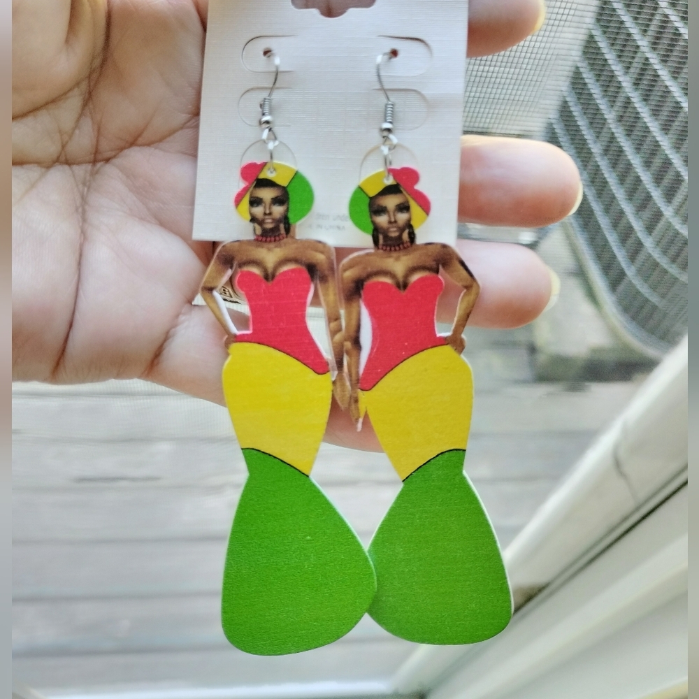 Bold Multicolor Women Earrings. Long earrings with an African woman's 9cm - Picture 3 of 4